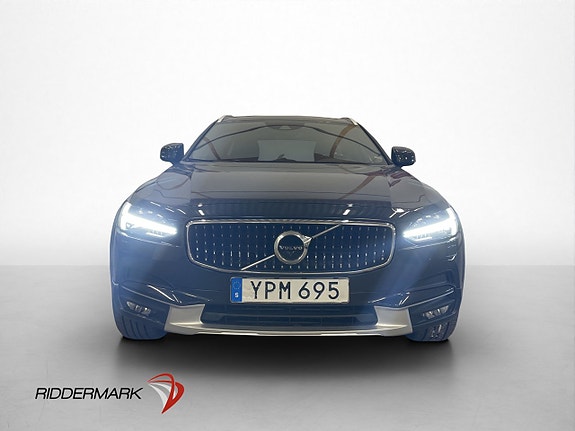 Volvo V90 Cross Country 3 of 5