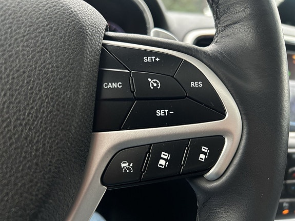 Jeep Grand Cherokee 19 of 22