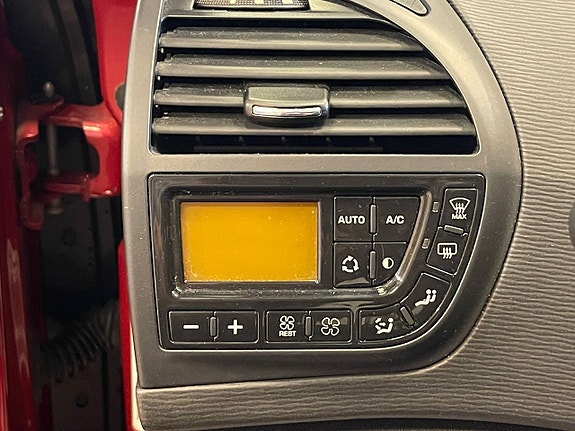 Citroen Grand C4 Picasso 11 of 13