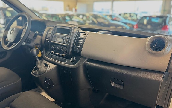 Renault Trafic 10 of 13
