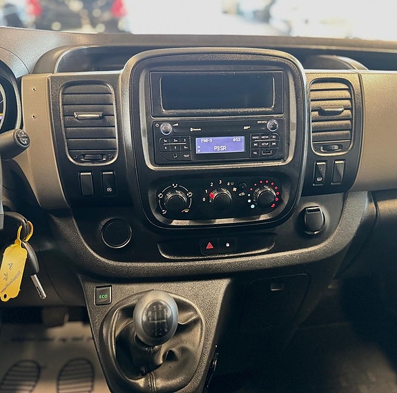 Renault Trafic 11 of 13