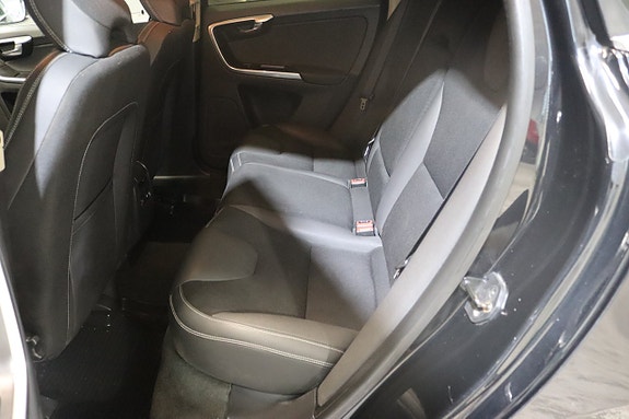 Volvo XC60 16 of 23
