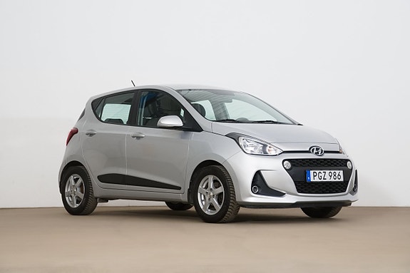 Hyundai i10 2 of 5