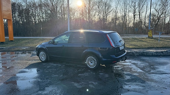 Ford Focus 3 of 5