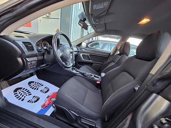 Subaru Legacy 13 of 16