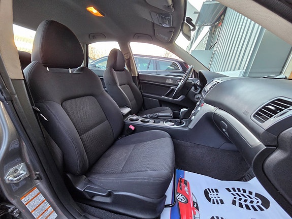 Subaru Legacy 9 of 16