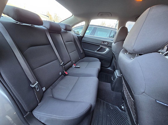 Subaru Legacy 11 of 16