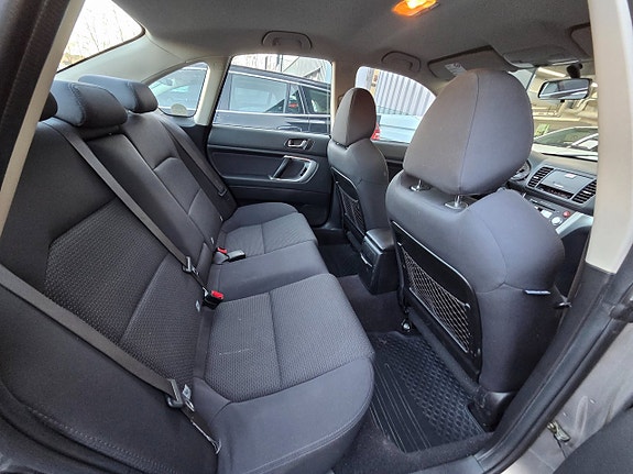 Subaru Legacy 10 of 16
