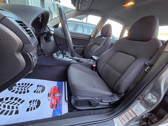 Subaru Legacy 14 of 16