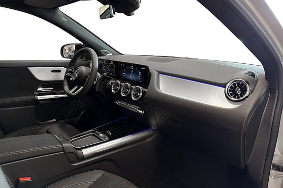 Mercedes-Benz GLA250 e 8 of 11