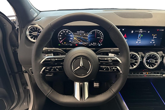 Mercedes-Benz GLA250 e 7 of 11
