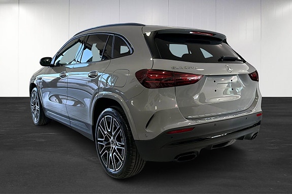 Mercedes-Benz GLA250 e 3 of 11
