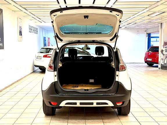 Renault Scenic XMod 4 of 5