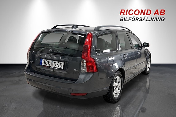 Volvo V50 2 of 13