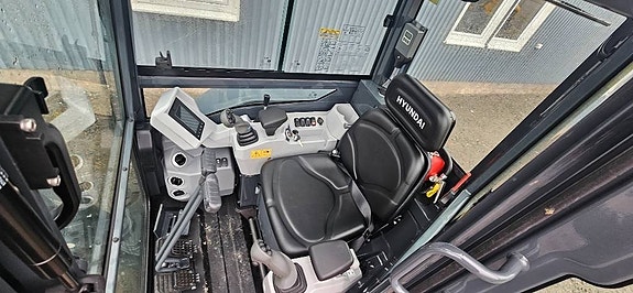 Hyundai HX 25 AZ 5 of 7