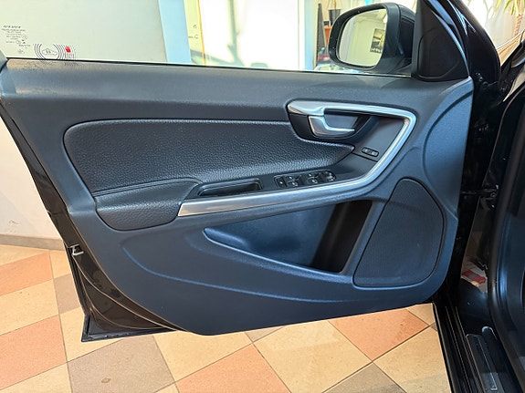 Volvo V60 11 of 27