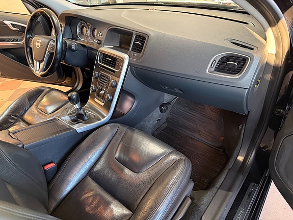 Volvo V60 14 of 27