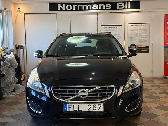 Volvo V60 2 of 27