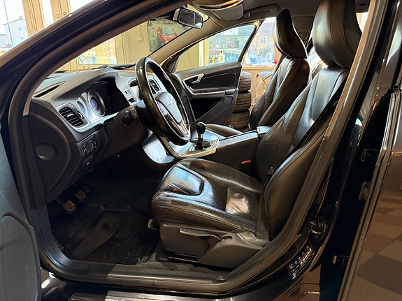 Volvo V60 13 of 27