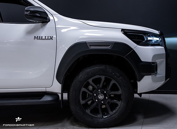 Toyota HiLux 9 of 30