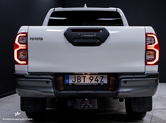 Toyota HiLux 10 of 30