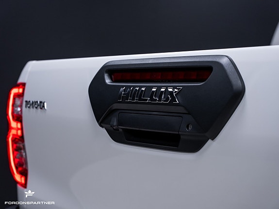 Toyota HiLux 11 of 30