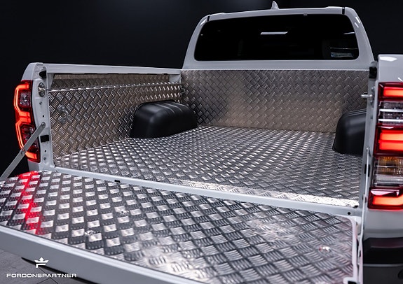 Toyota HiLux 12 of 30