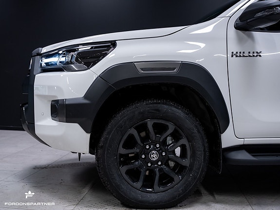 Toyota HiLux 3 of 5