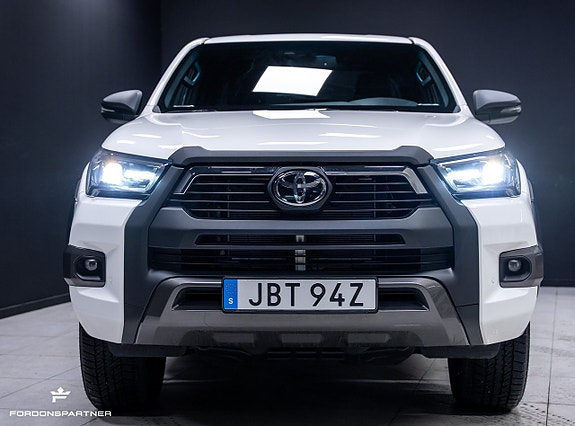 Toyota HiLux 2 of 5