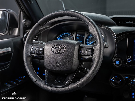 Toyota HiLux 17 of 30