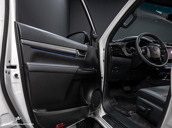 Toyota HiLux 15 of 30