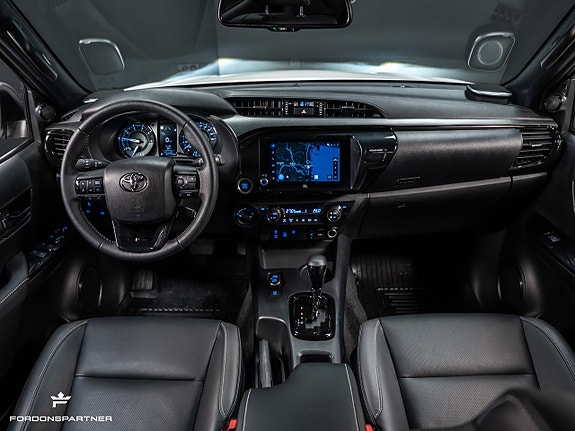 Toyota HiLux 16 of 30