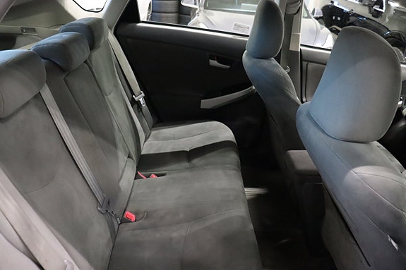Toyota Prius 10 of 21
