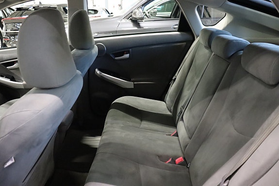 Toyota Prius 11 of 21
