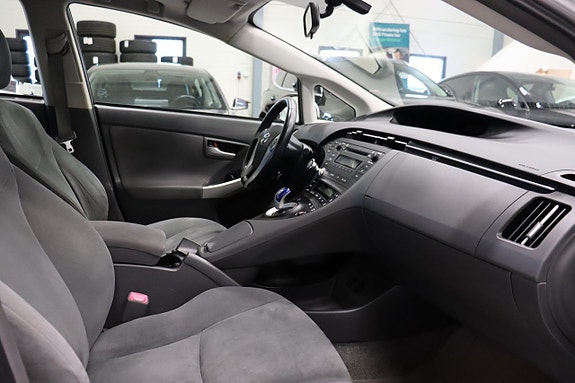Toyota Prius 9 of 21