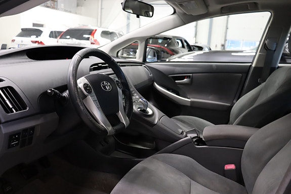 Toyota Prius 8 of 21