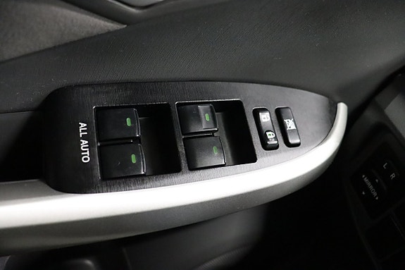 Toyota Prius 15 of 21