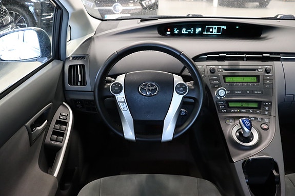 Toyota Prius 12 of 21