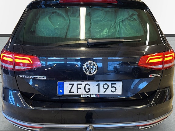 Volkswagen Passat Alltrack 12 of 24