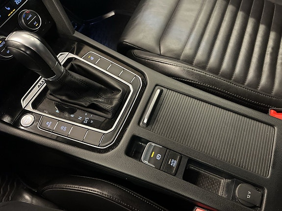 Volkswagen Passat Alltrack 19 of 24