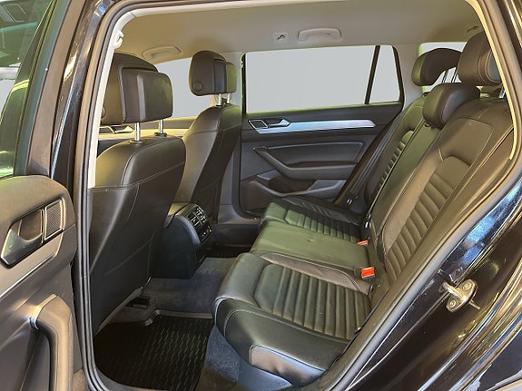 Volkswagen Passat Alltrack 13 of 24