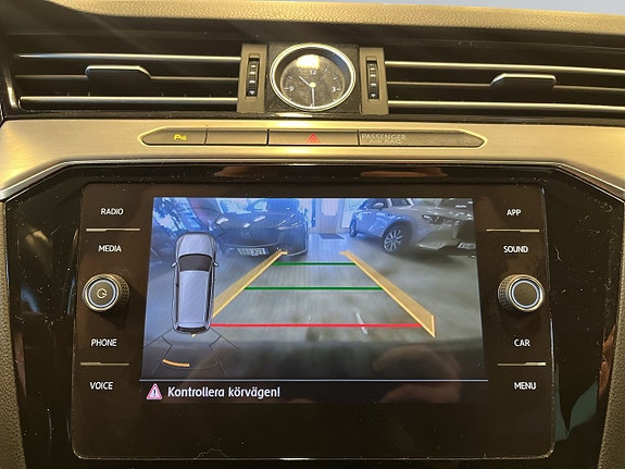 Volkswagen Passat Alltrack 11 of 24