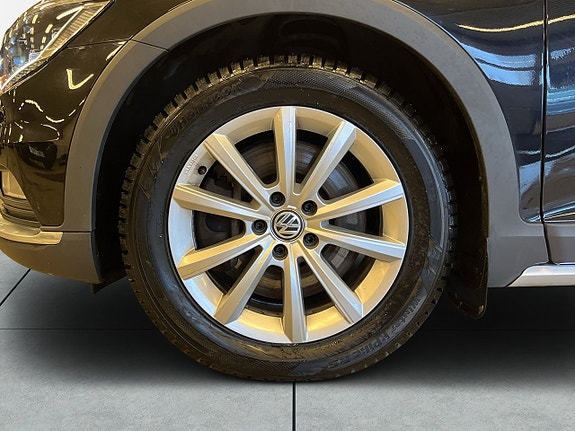 Volkswagen Passat Alltrack 14 of 24