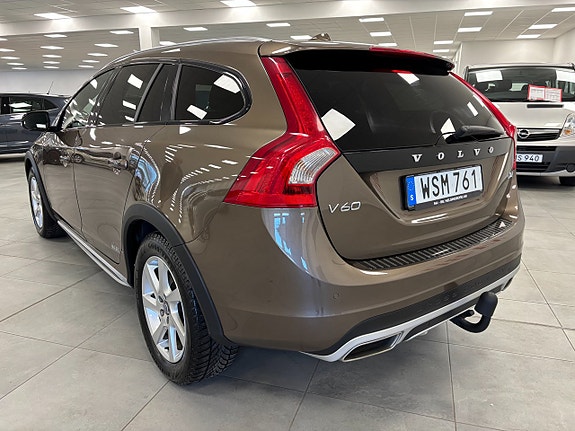 Volvo V60 Cross Country 4 of 5