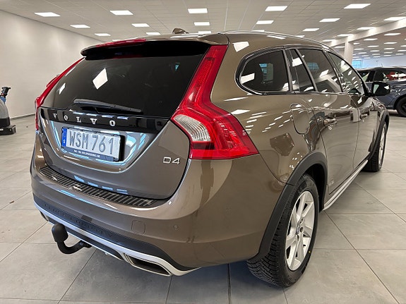 Volvo V60 Cross Country 3 of 5