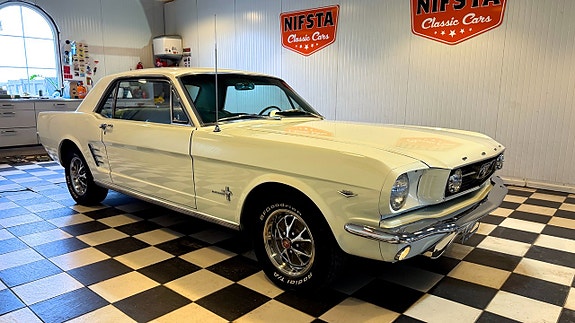 Ford Mustang 6 of 30