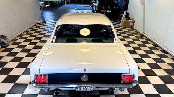 Ford Mustang 11 of 30