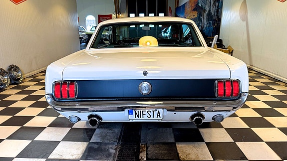 Ford Mustang 10 of 30