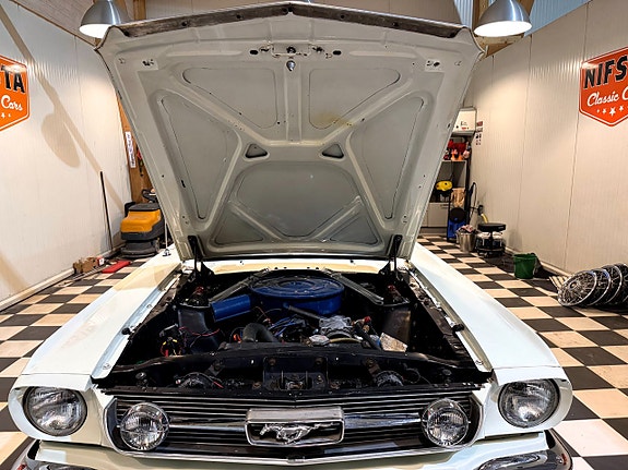 Ford Mustang 23 of 30