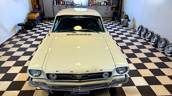 Ford Mustang 5 of 5